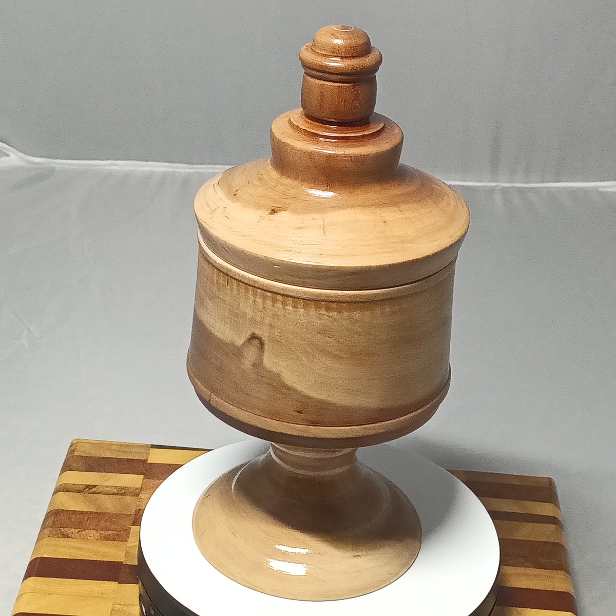 Cherry bowl with lid