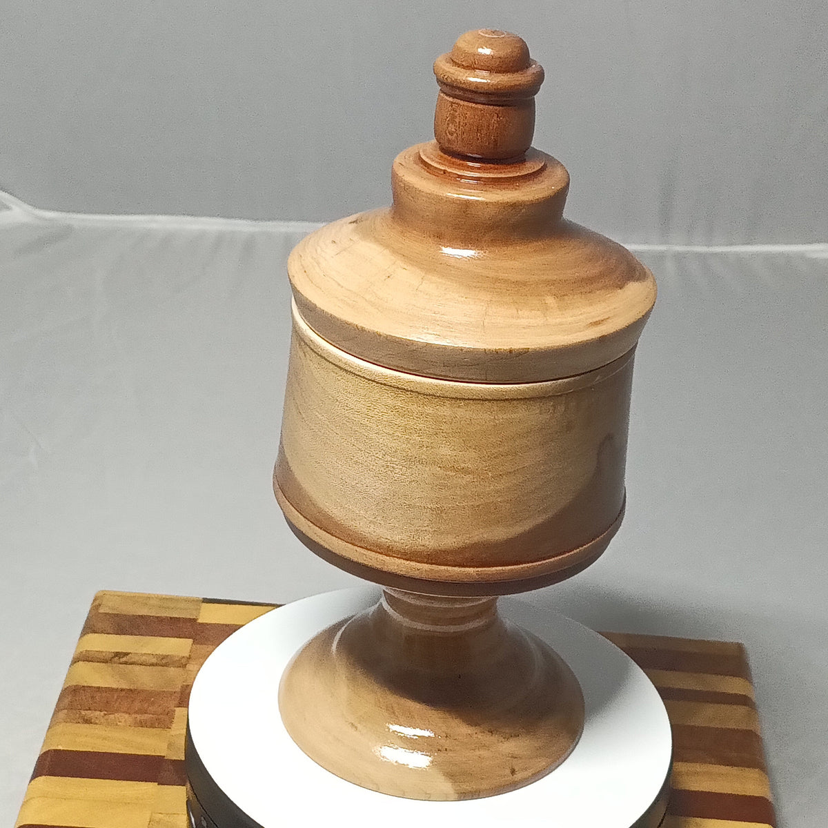 Cherry bowl with lid
